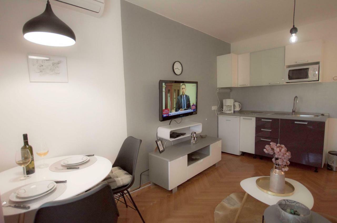 "Andrija" Apartmen'S バニョレ エクステリア 写真